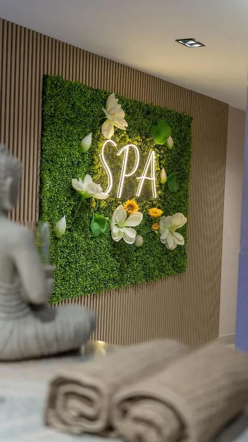 Doanesia Premium Hotel & Spa Tiran