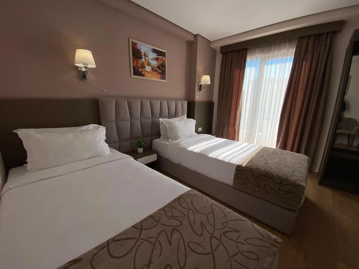 Doanesia Premium Hotel & Spa Tiran