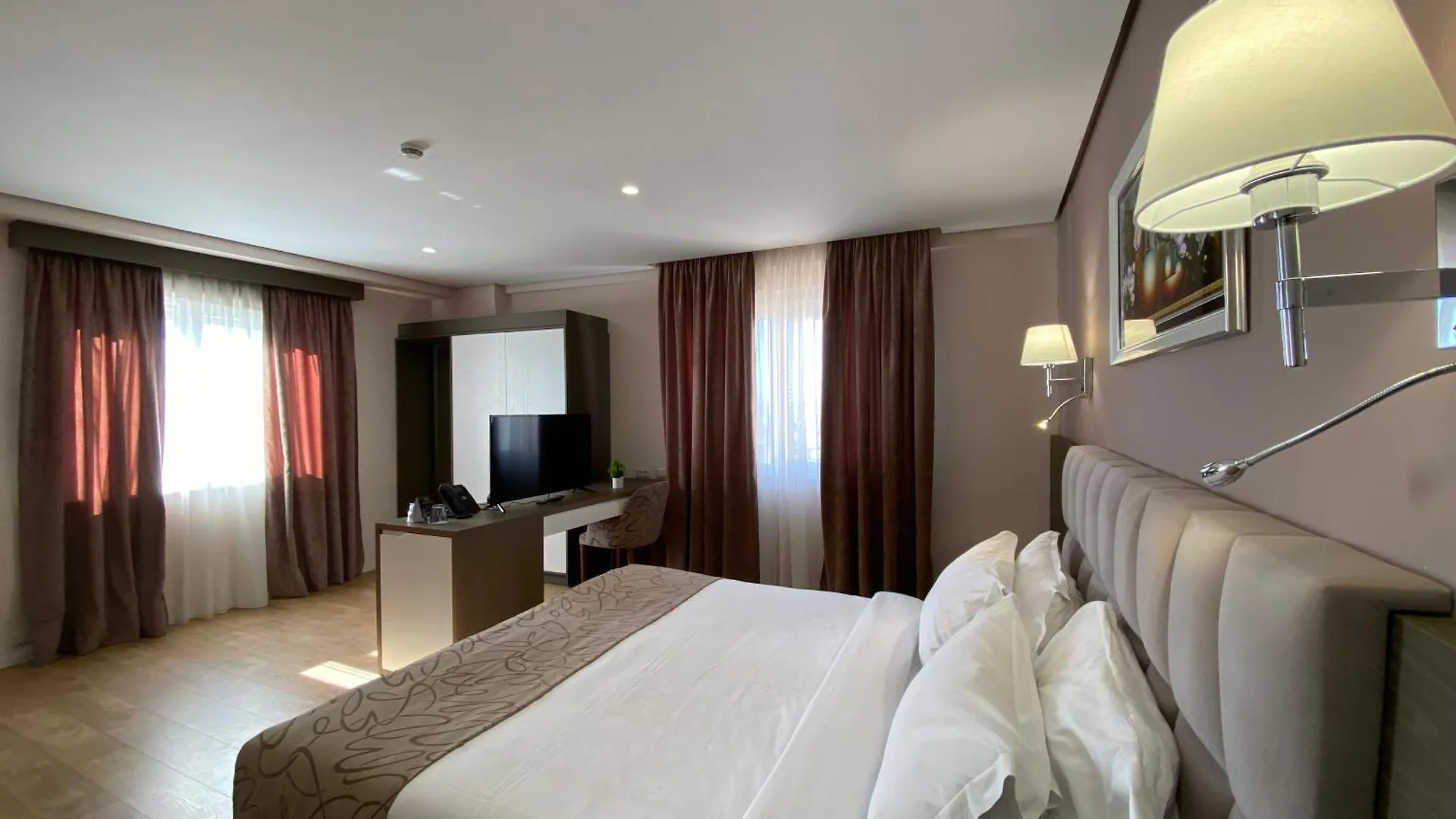 ****  Doanesia Premium Hotel & Spa Tirana Albánia